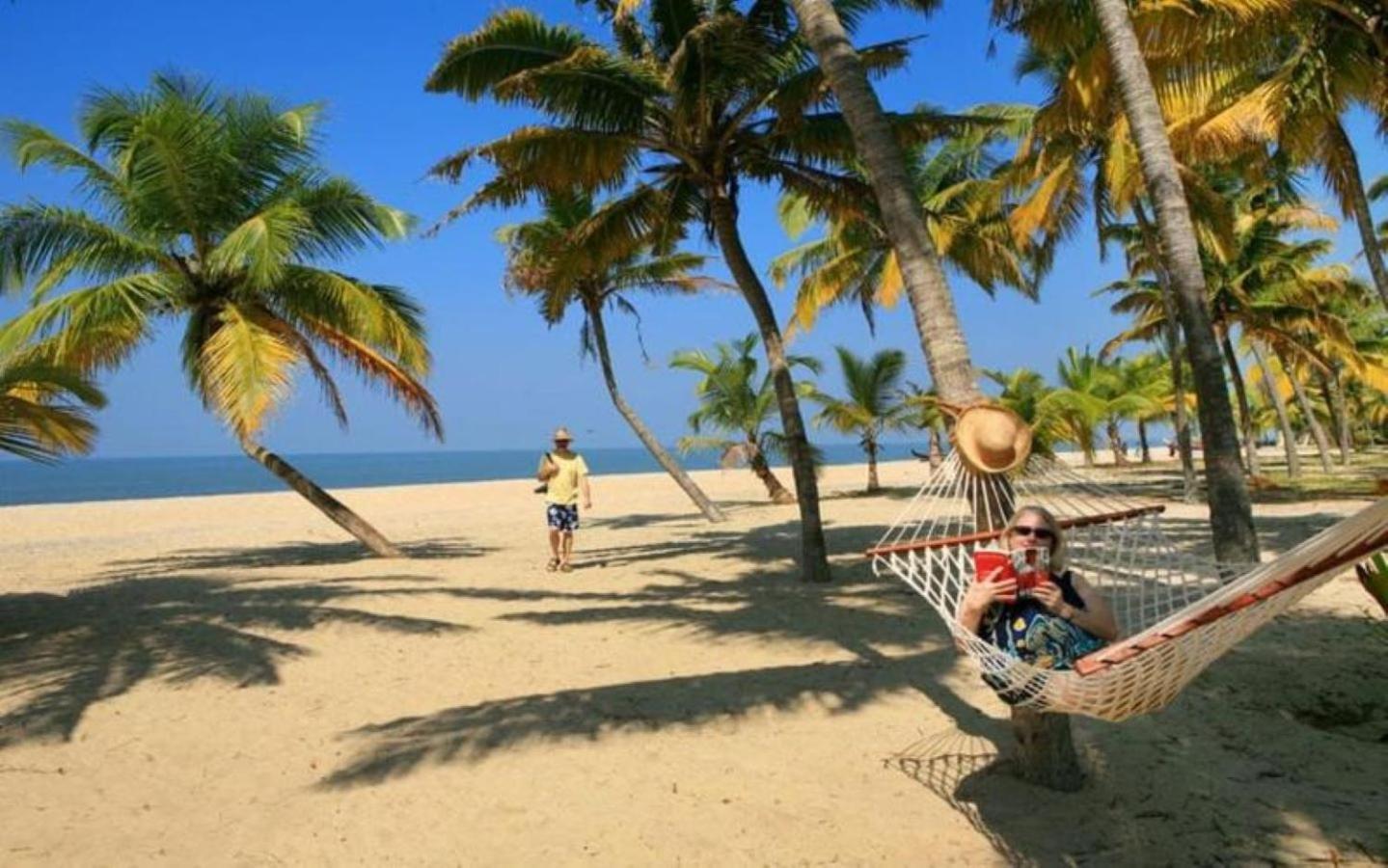 Abad Turtle Beach Mararikulam Exterior photo